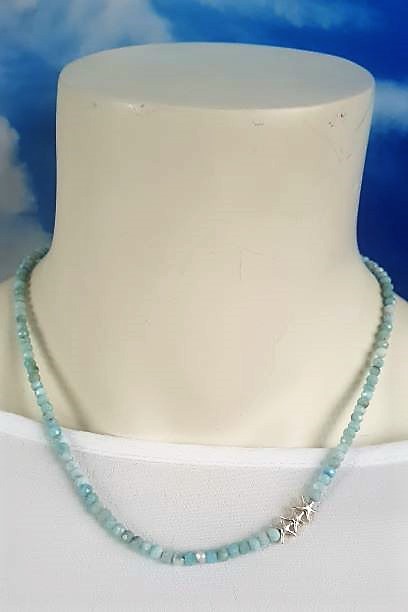 Larimarkette mit facettierten Perlen und 3 kleinen Silbersternen